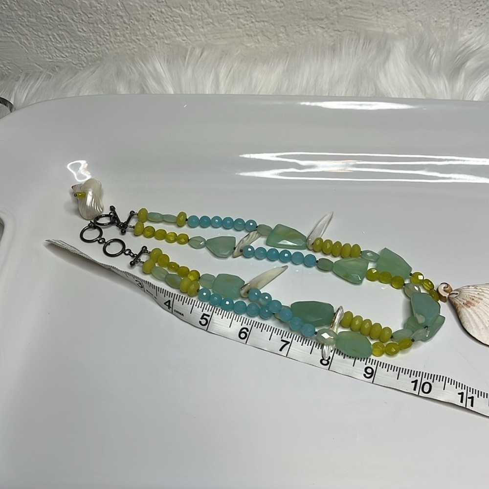 Elegant Multicolor Shell Necklace - Picture 5 of 11